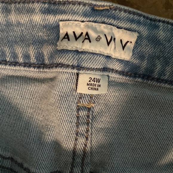 AVA‎ & Viv plus high rise distressed light wash jean shorts - Picture 3 of 6